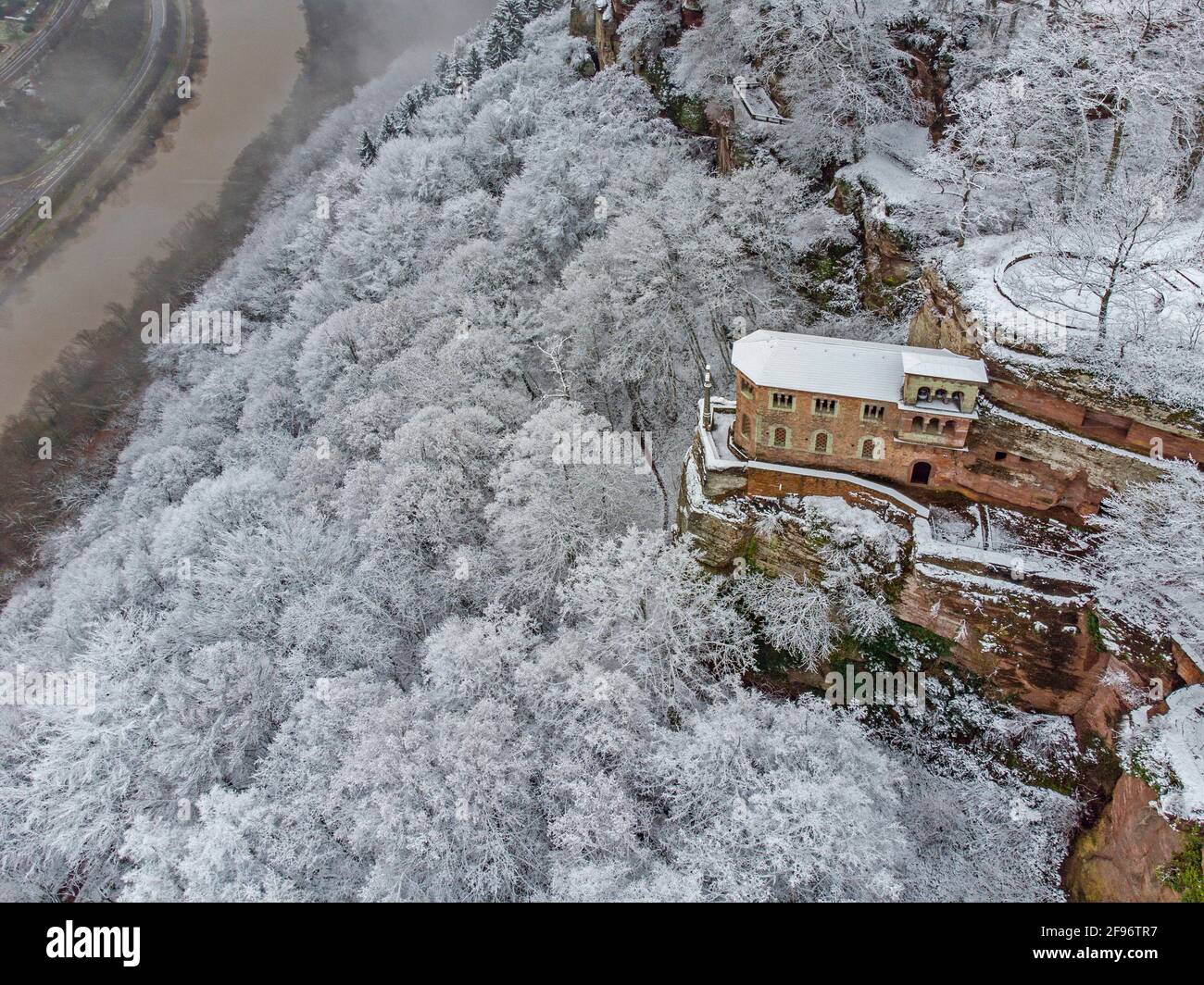 Klause con cappella di sepoltura per Johann von Luxemburg nel distretto di Kastel in inverno, Kastel-Staadt, Saar-Hunsrück Parco Naturale, Saar Valley, Renania-Palatinato, Germania Foto Stock