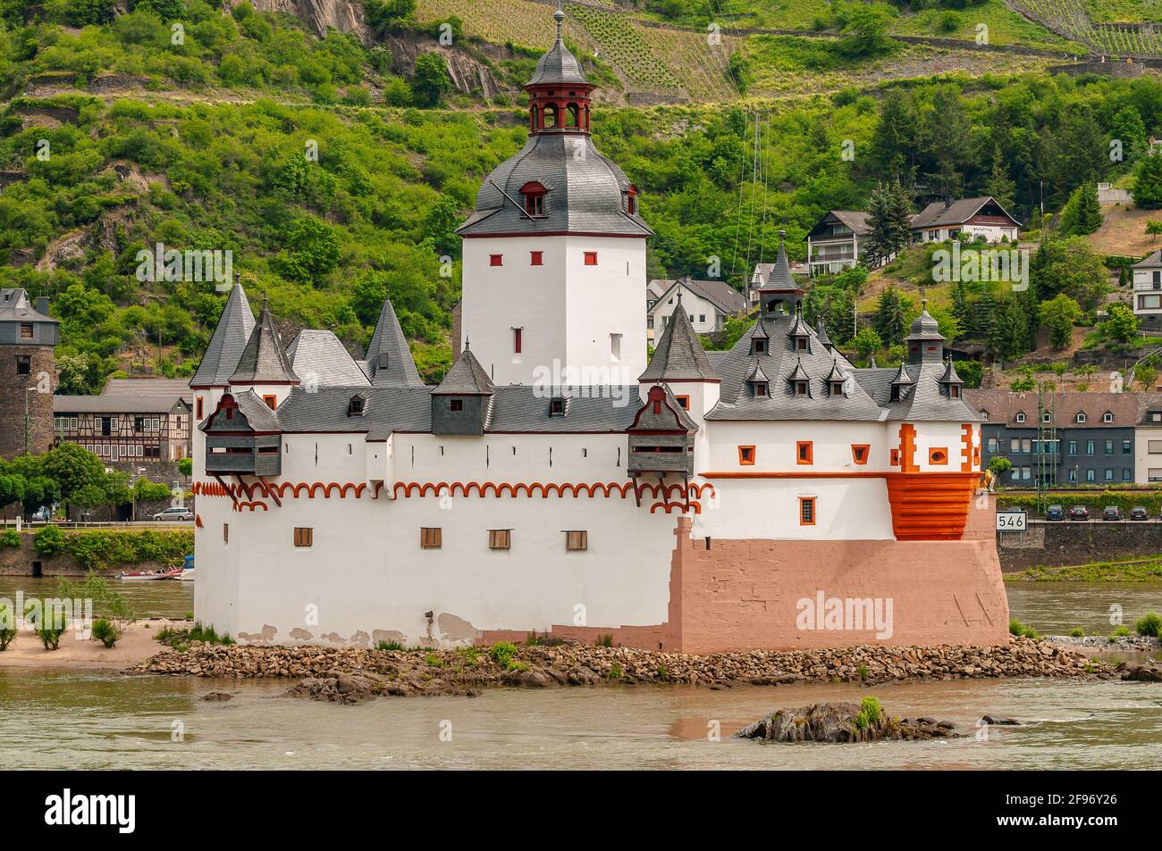 Vista ravvicinata del famoso Castello di Pfalzgrafenstein, un castello a pedaggio situato a Kaub, Germania. Il castello sul Reno appartiene al patrimonio mondiale dell'UNESCO. Foto Stock