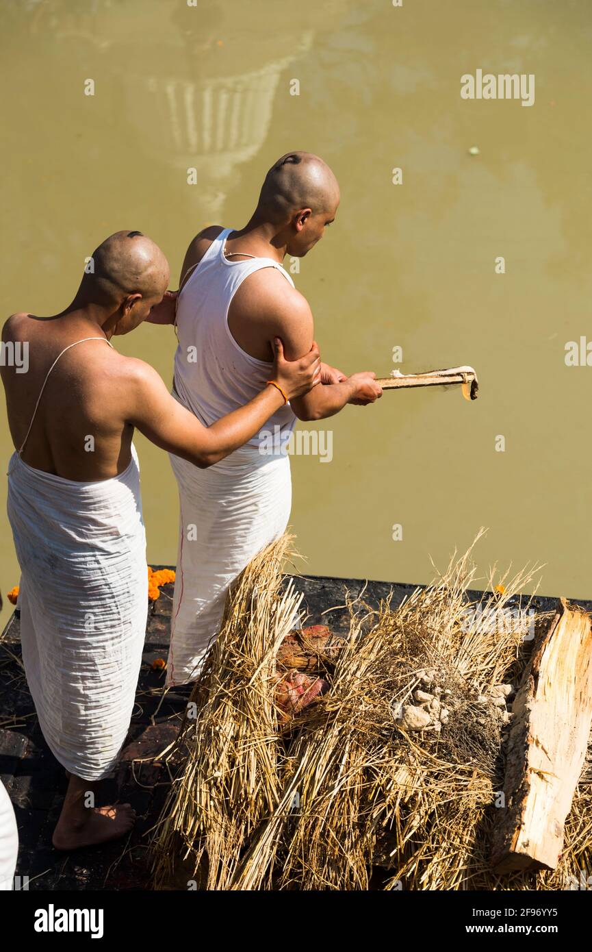 Pashupatinath, cremazione Foto Stock