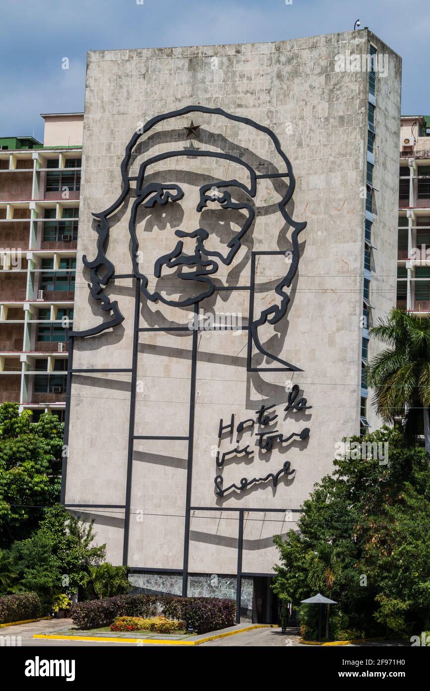 L'AVANA, CUBA - 21 FEBBRAIO 2016: Ritratto di che Guevara sul Ministero dell'interno su Plaza de la Revolucion. Foto Stock