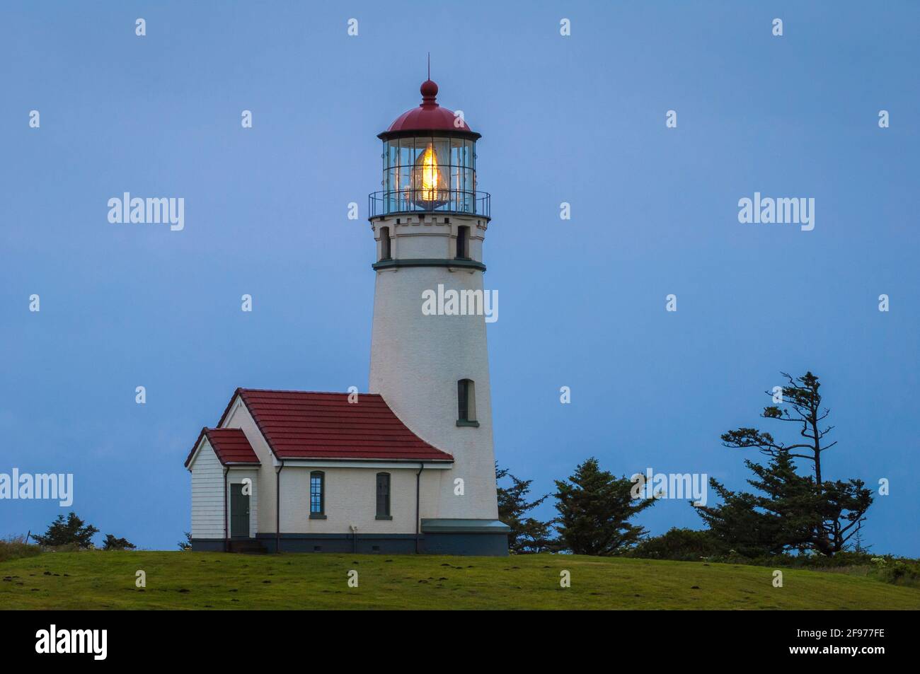 Cape Blanco Faro all'alba; Cape Blanco del parco statale, southern Oregon Coast. Foto Stock