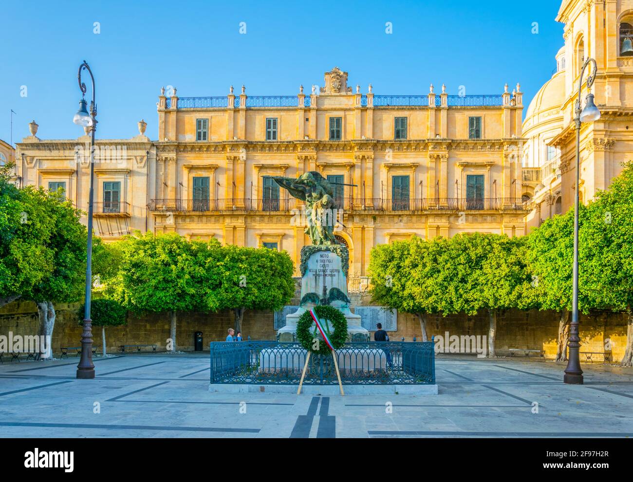 Monumento ai caduti della grande guerra immagini e fotografie stock ad ...