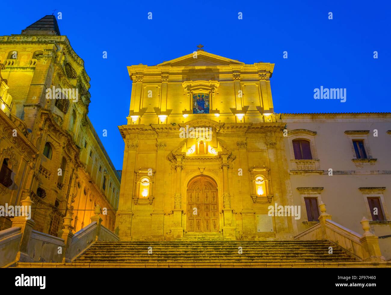 Tramonto sulla Chiesa di San Francesco d'Assisi all'Immacolata a noto, Sicilia, Italia Foto Stock