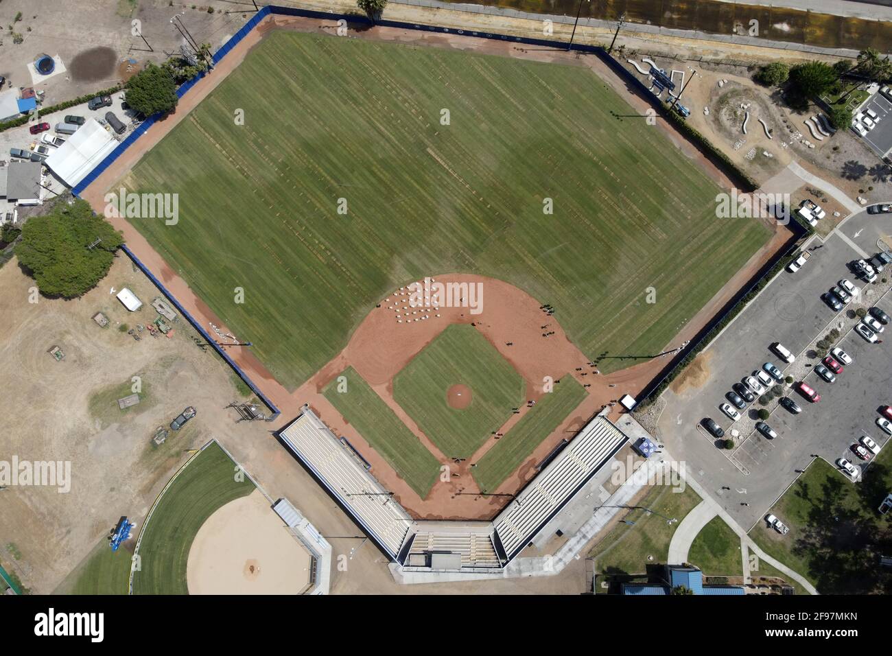 Una visione aerea del completamento della fase 1 del progetto Los Angeles Dodgers Dreamfields al Gonzales Park il giorno di Jackie Robinson, giovedì 15 aprile 2021, in Foto Stock