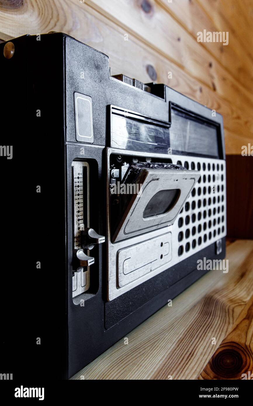 Registratore a cassette radio vintage. Musica in stile retrò Foto Stock