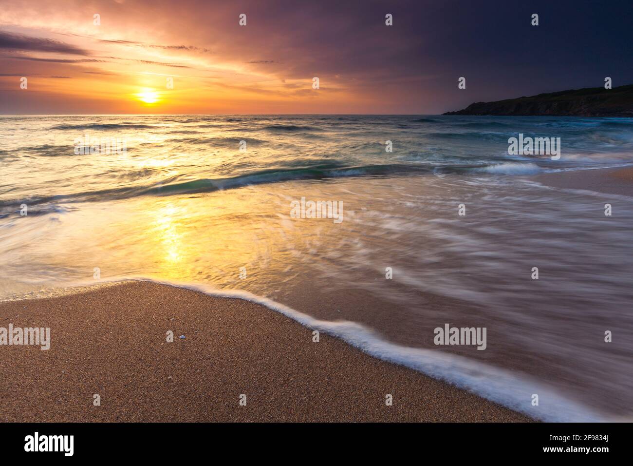 Schiuma di mare - Costa del Silistar in primavera Foto Stock