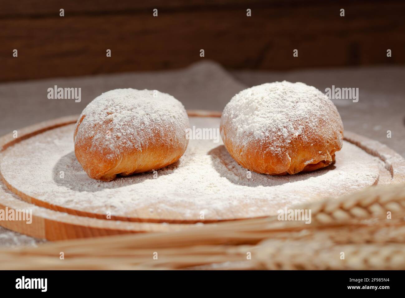 due torte fatte in casa a bordo di una crociera Foto Stock