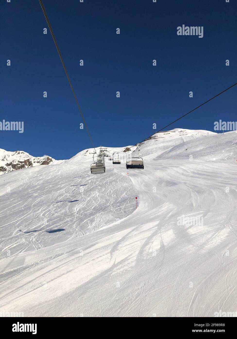 Seggiovia Alblittkopf 4 posti, comprensorio sciistico Kappl, Alblittköpfe, Alblittkopfabfahrt, pista da sci, Paesaggio invernale, Kappl, Paznauntal, Tirolo, Austria Foto Stock