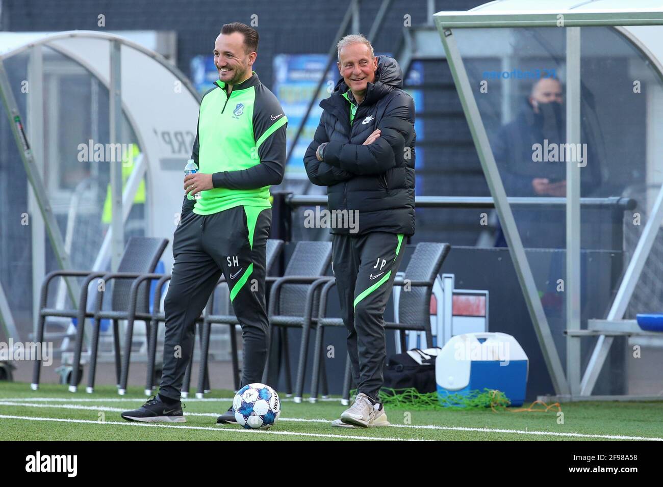 EINDHOVEN, PAESI BASSI - APRILE 16: Assistente formatore Jan Poortvliet durante la partita olandese Keukenkampioendivisie tra FC Eindhoven e Ajax U23 a. Foto Stock