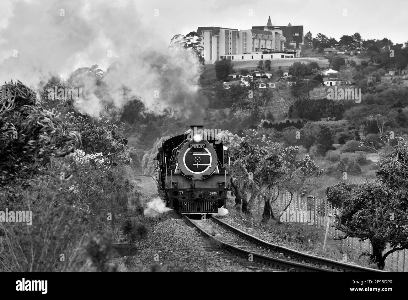 Treno a vapore con locomotiva di classe 19D gestita dalla Umgeni Steam Railway sulla sua corsa mensile tra le stazioni di Kloof e Inchanga, KwaZulu Natal, Sudafrica. Foto Stock