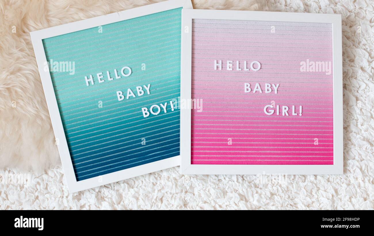 Letterboard 'Ciao bambino' / Benvenuto bambino, blu, rosa, ragazzo / ragazza, due gemelli Foto Stock