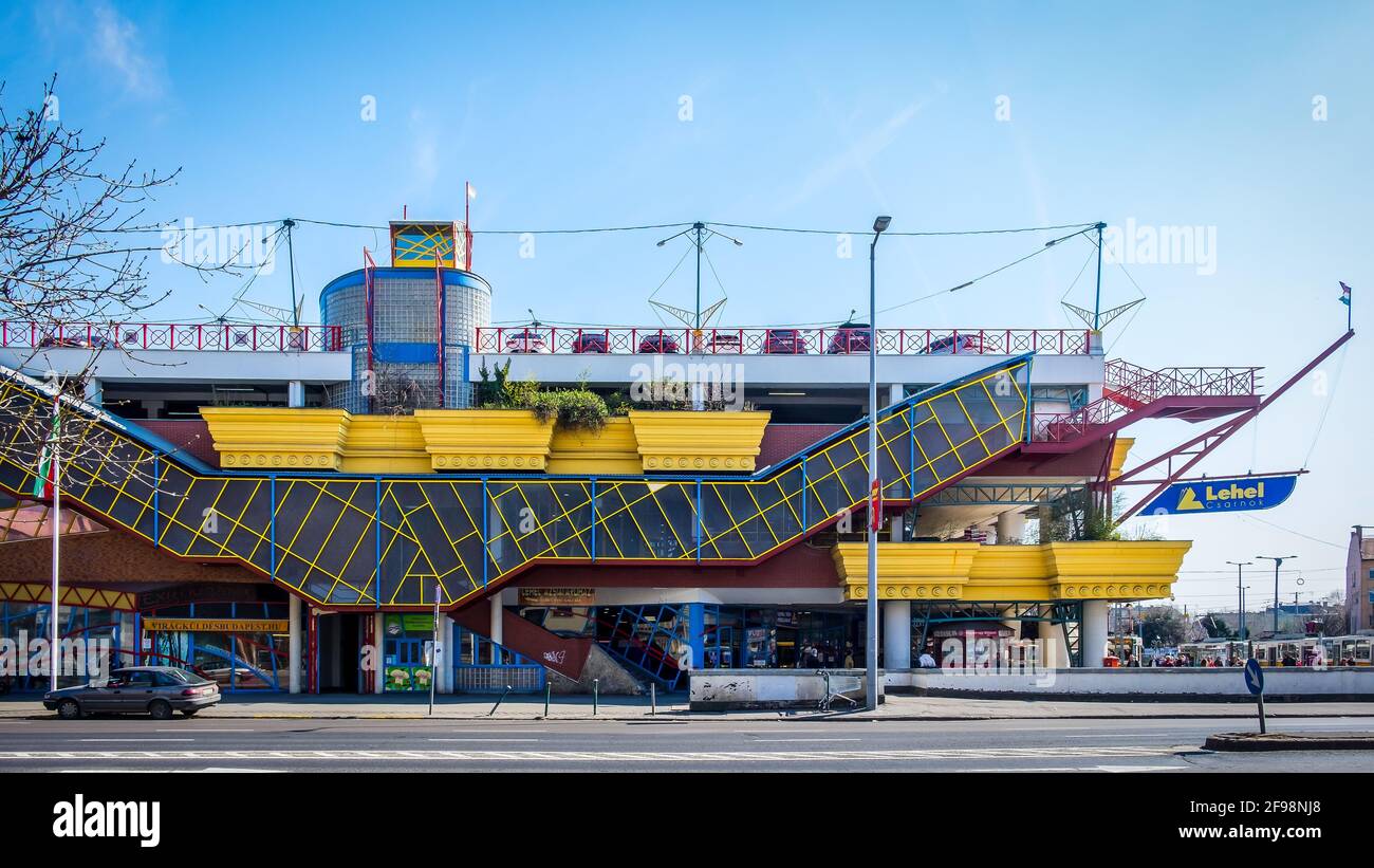 Budapest, Ungheria, marzo 2020, vista del mercato di Lehel e dell'edificio del centro commerciale Foto Stock