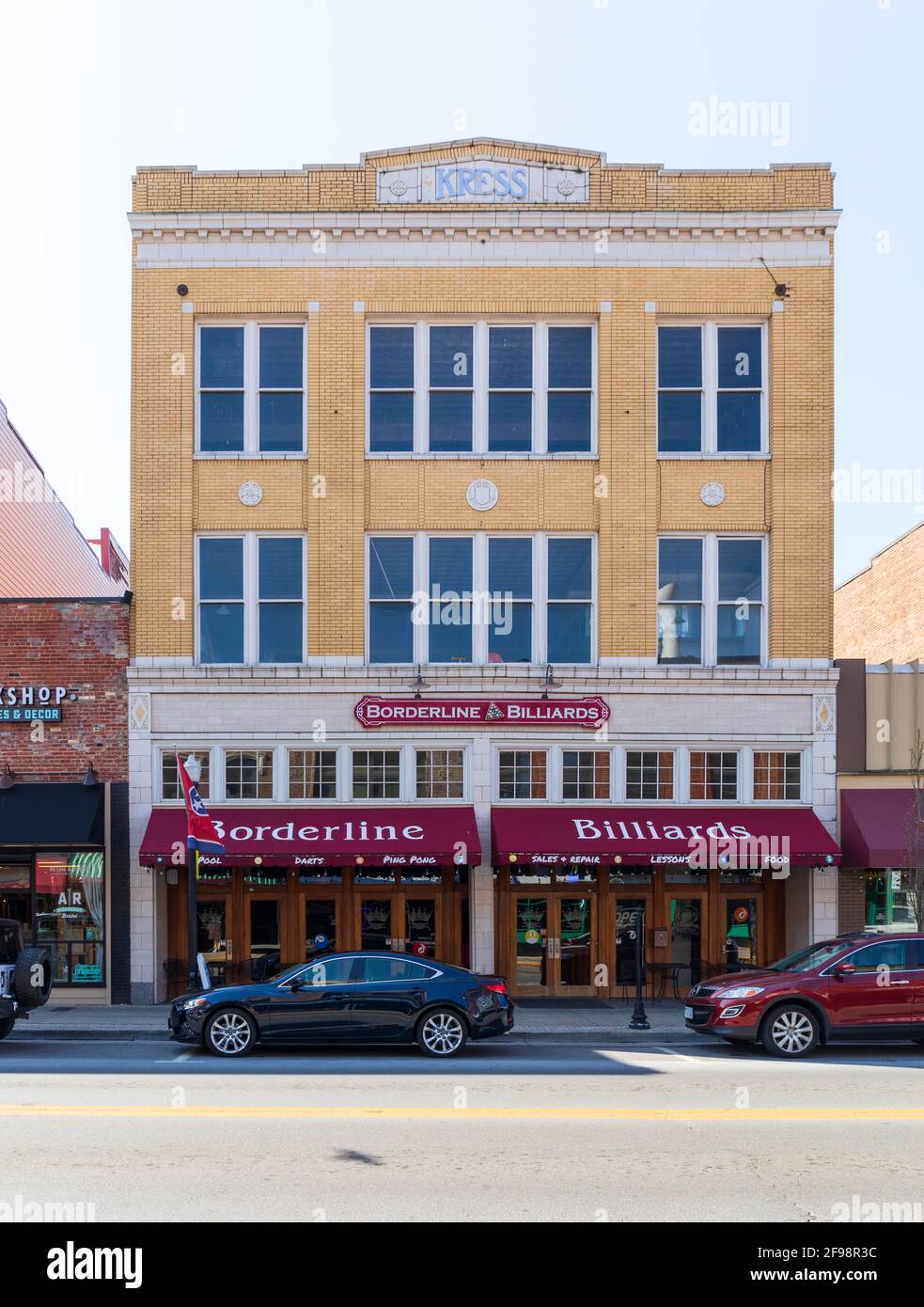 BRISTOL, TN-VA, USA-7 APRILE 2021: Biliardo borderline, ospitato in un ex edificio di Kress, su state Street. Foto Stock