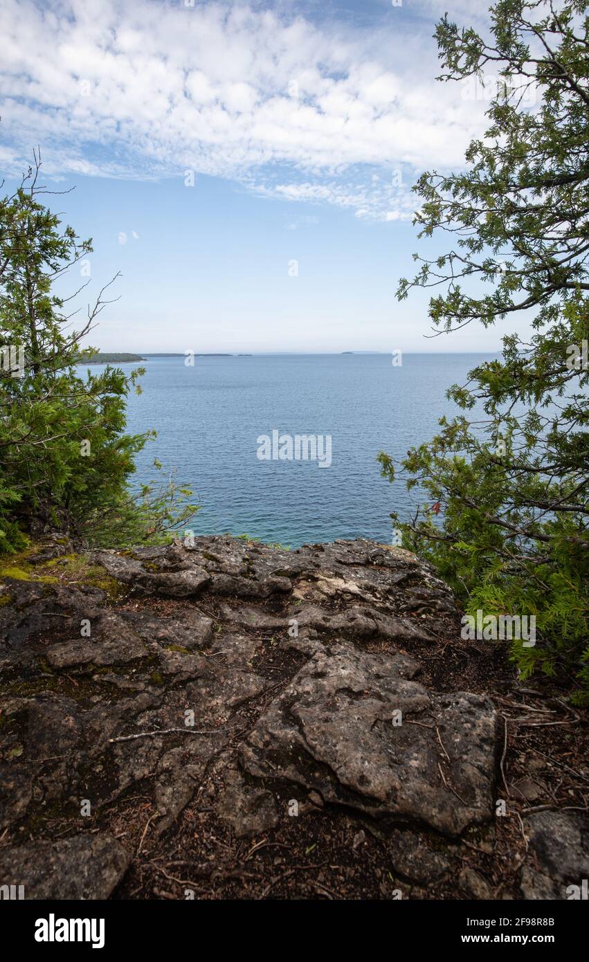 Penisola di Rocky Bruce vicino a Tobermory Ontario Foto Stock