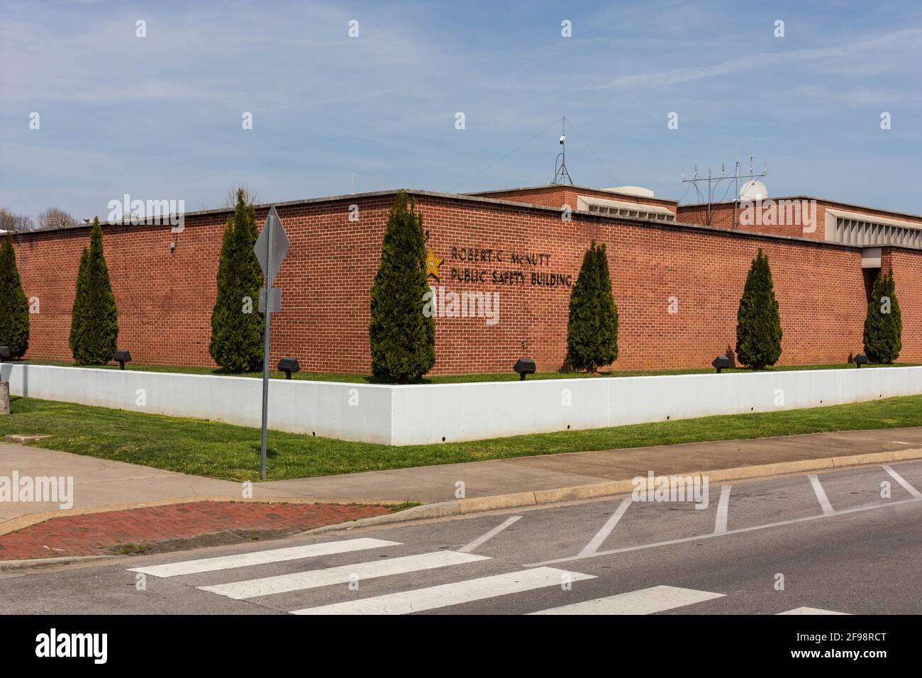 BRISTOL, TN-VA, USA-7 APRILE 2021: Il Robert C. McNutt Public Safety Building. Foto Stock