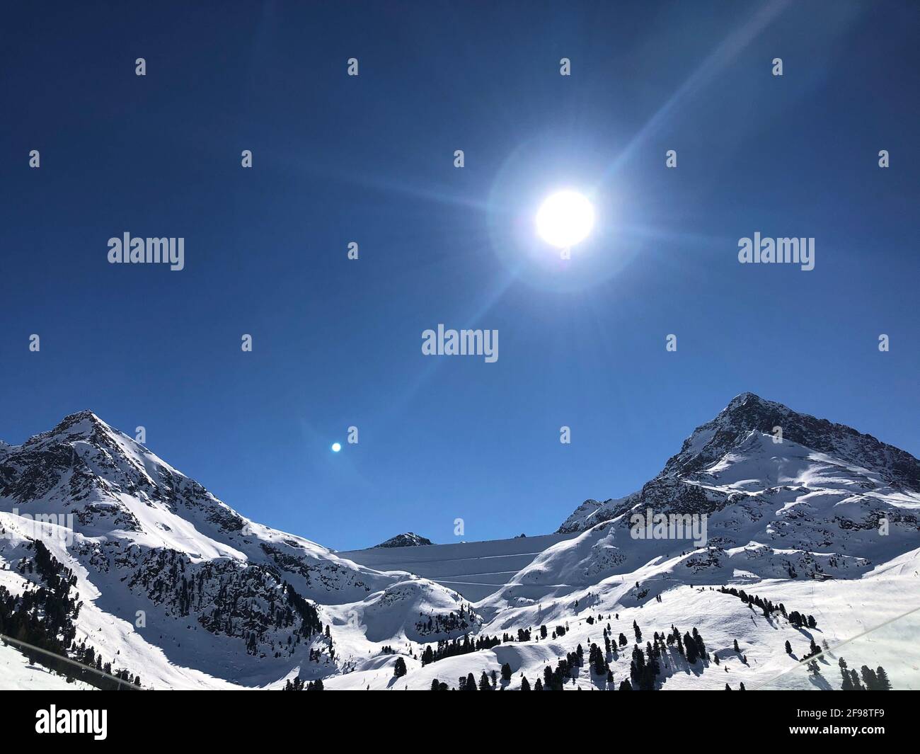 Kühtai, diga del serbatoio di Finstertal, Die Mute, Neunerkogel, retroilluminazione, Comprensorio sciistico di Kühtai, Tirolo, Austria Foto Stock