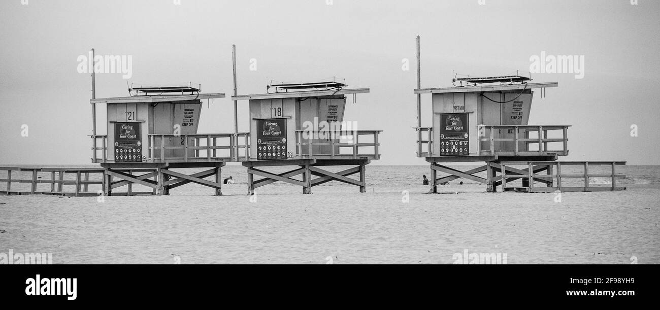 Torri bagnino a Venice Beach California - fotografia di viaggio Foto Stock