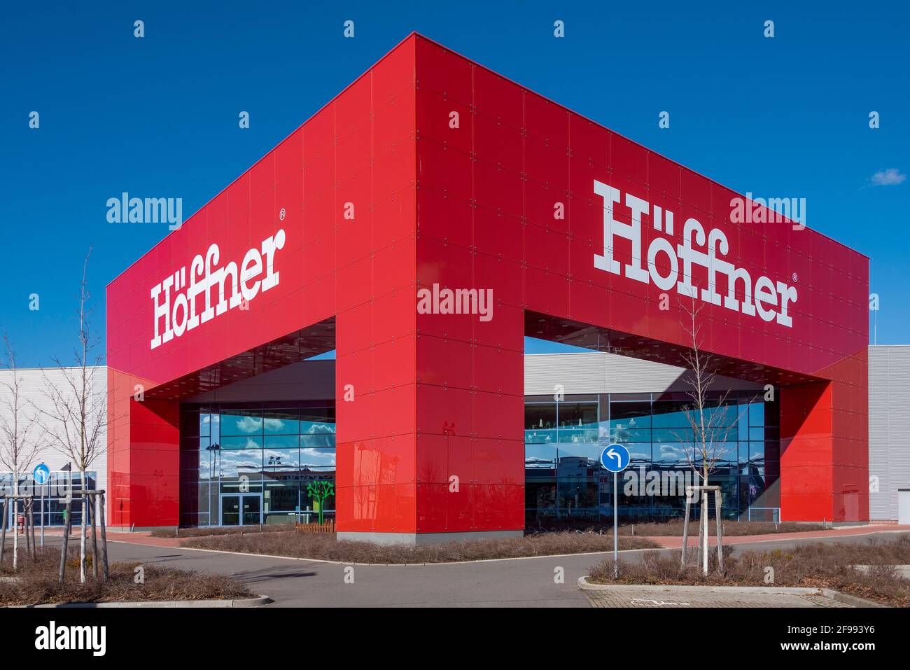 Germania, Sassonia-Anhalt, Magdeburgo, ingresso principale del negozio di mobili Höffner, negozio di mobili, discount di mobili Foto Stock