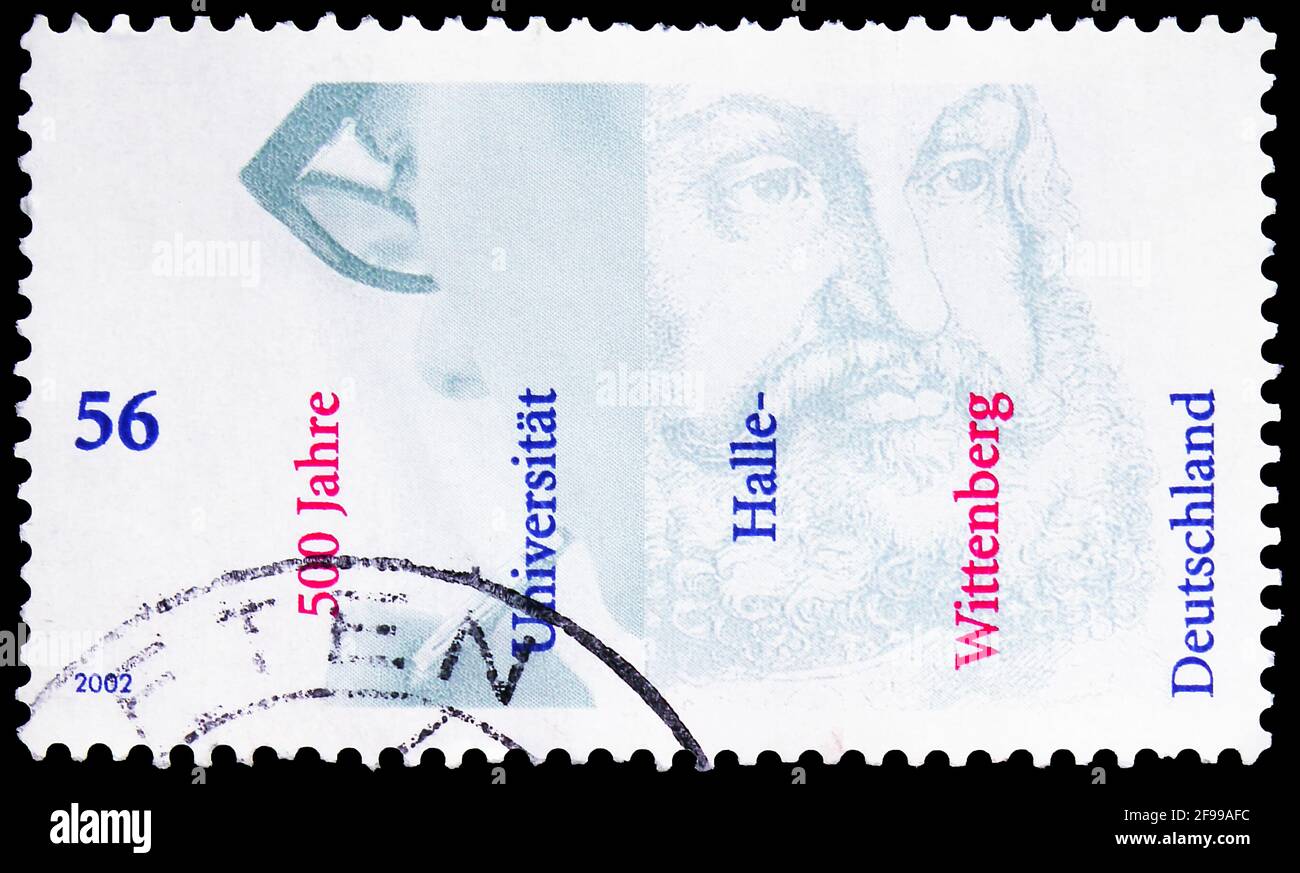 MOSCA, RUSSIA - 4 NOVEMBRE 2019: Francobollo stampato in Germania mostra Università Halle-Wittenberg, 500 ° anniversario della Martin Luther University, Halle Foto Stock