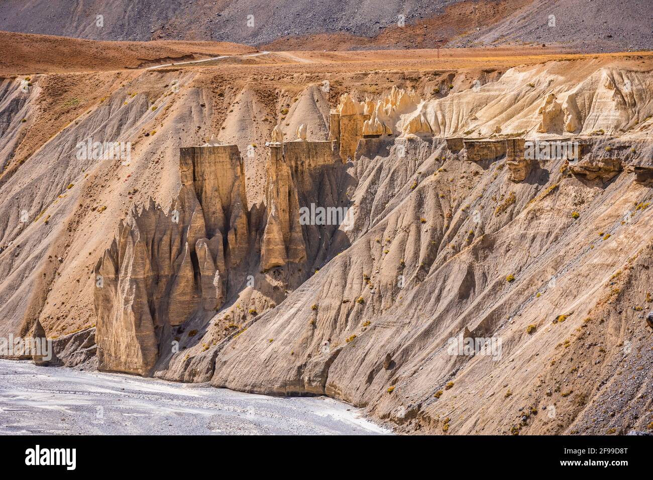 I pinnacoli sono una forma geologica di ripide colonne di rocce lasciate da vento, acqua, agenti atmosferici di ghiaccio e erosione di roccia molle lasciando colonne di roccia dura s. Foto Stock