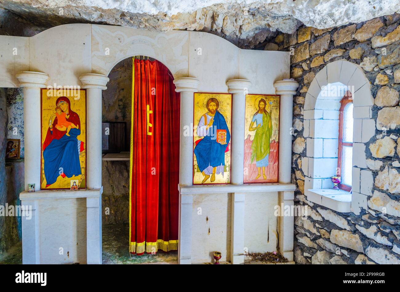 BASARBOVO, BULGARIA, 12 AGOSTO 2014: Interno del monastero di Basarbovo in Bulgaria Foto Stock