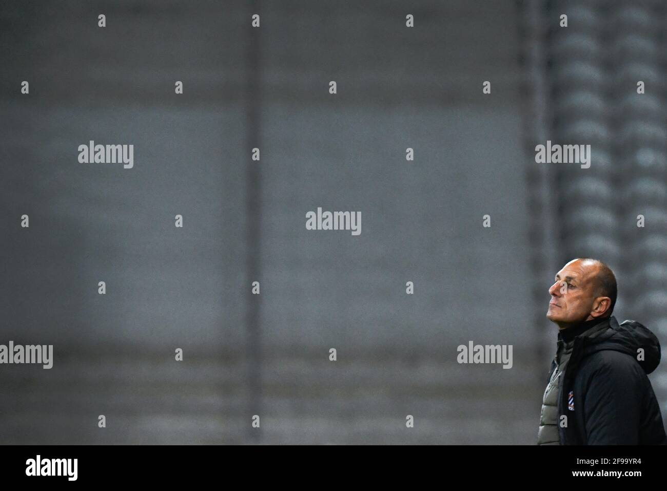 Montpellier il capo francese armeno Michel Der Zakarian guarda durante la partita di calcio Ligue 1 tra Lille (losc) e Montpellier (MHSC) allo Stade Pierre Mauroy a Villeneuve d’Ascq il 16 aprile 2021.Foto di Julie Sebadelha/ABACAPRESS.COM Foto Stock