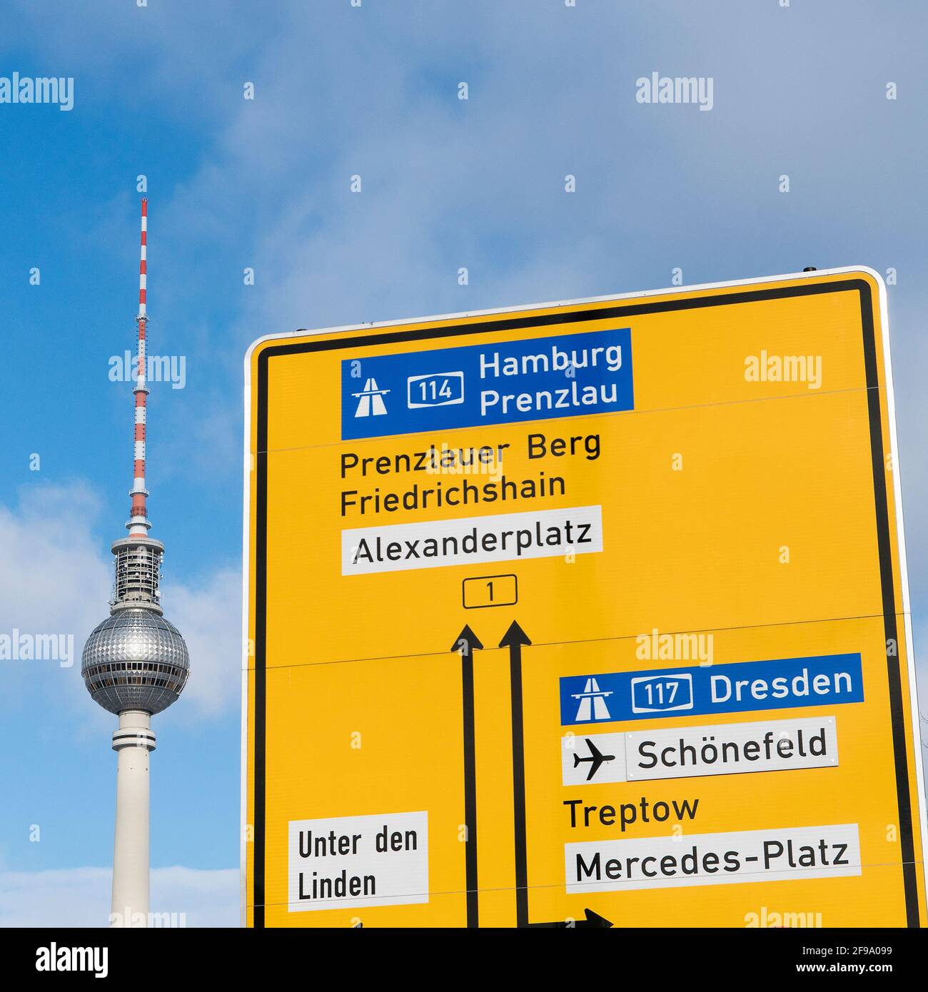 Berlin-Mitte, Mühlendamm, cartello, dispositivo di cross-out, torre della televisione Foto Stock