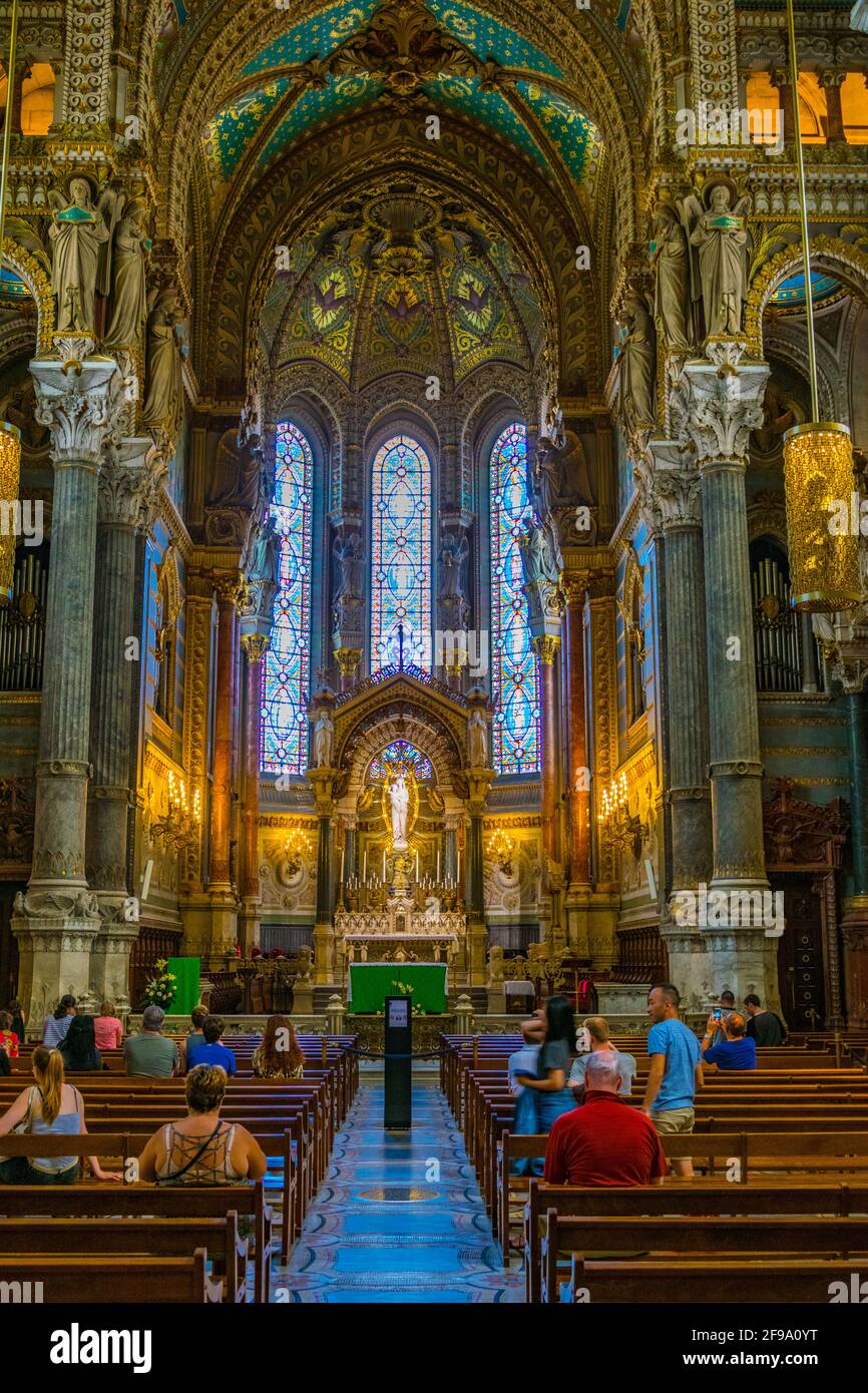 LIONE, FRANCIA, 23 LUGLIO 2017: Interno della Basilica Notre-Dame de la Fourviere a Lione, Francia Foto Stock