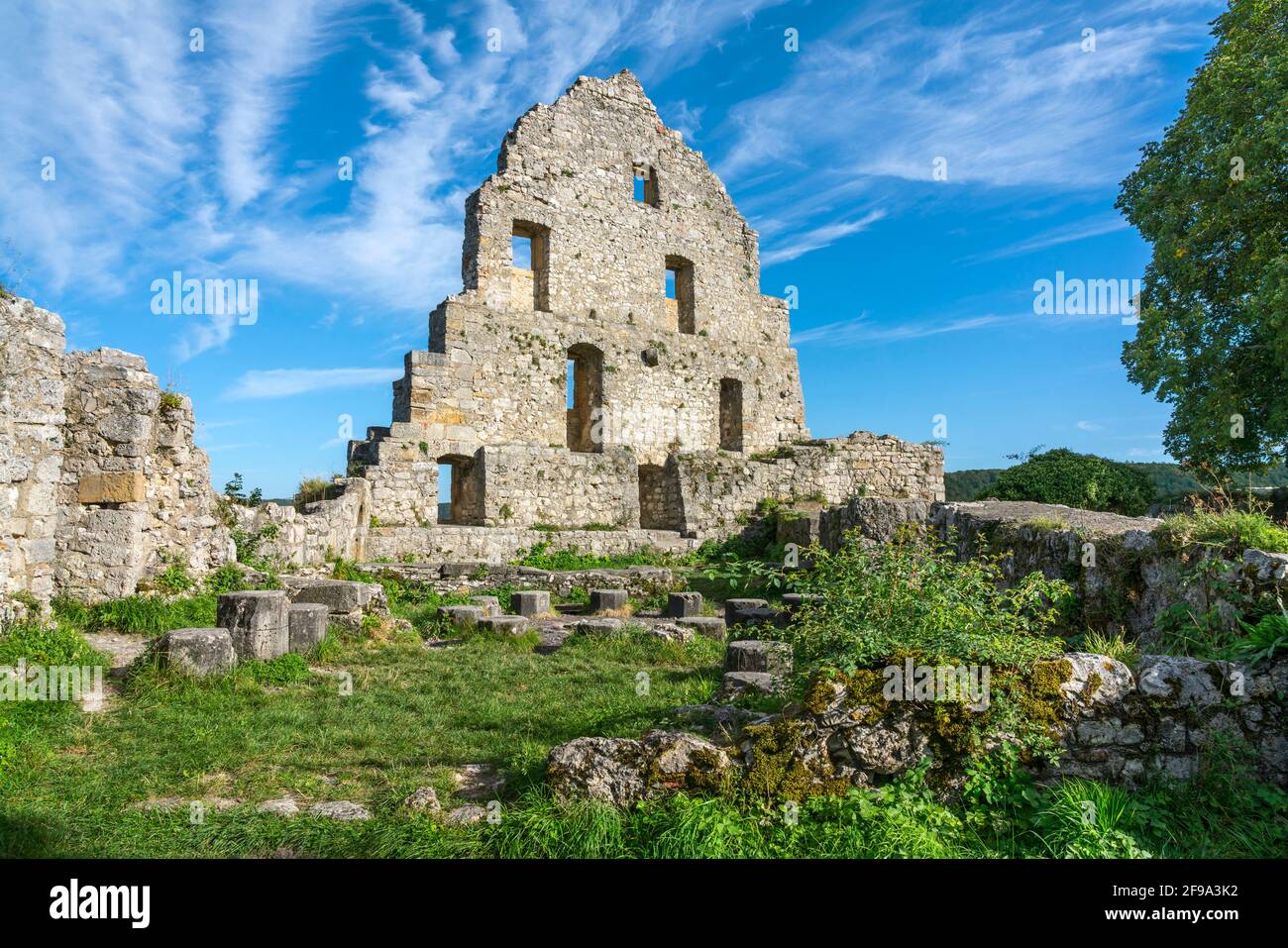 Germania, Baden-Wuerttemberg, Bad Urach, rovine del Castello di Hohenurach, nel 11 ° secolo costruito dai conti di Urach nel 16 ° secolo si espanse in una fortezza. Foto Stock