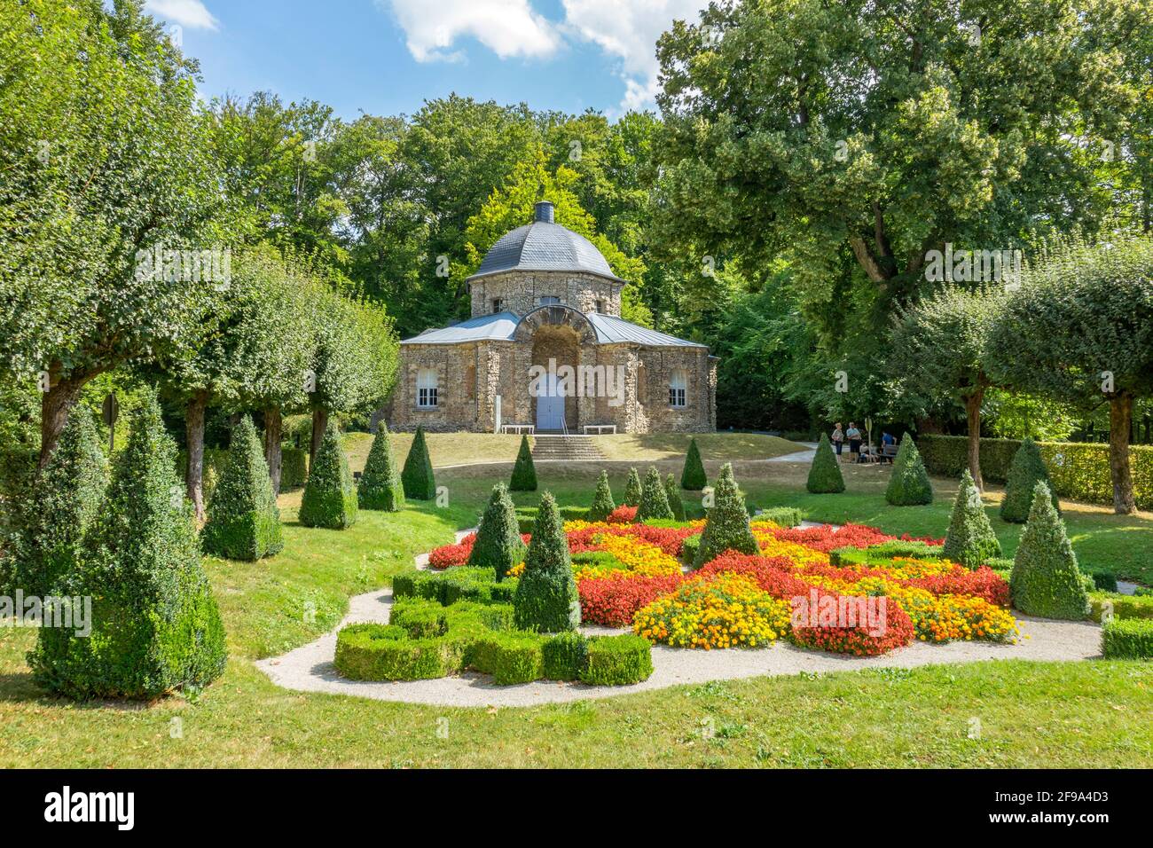 Germania, Baviera, Wonsees - Sanpareil, il piano terra con edificio orientale nel 'giardino di roccia Sanpareil'. Il giardino paesaggistico inglese è stato costruito nel 18 ° secolo sotto Margravio 'Friedrich von Bayreuth' e sua moglie Margravine 'Wilhelmine von Bayreuth'. Foto Stock