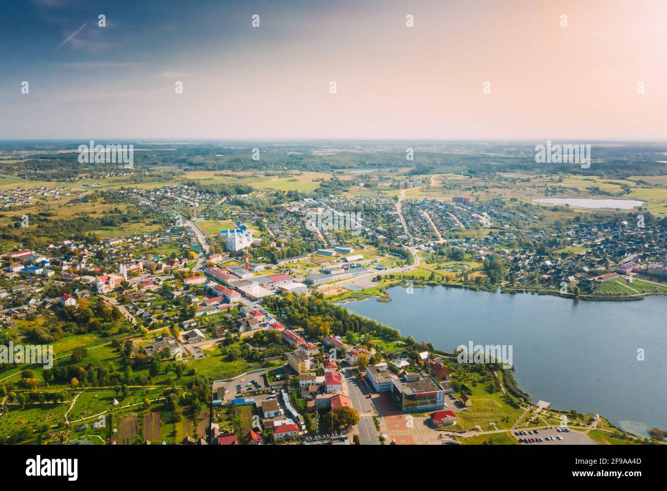 Braslav, distretto di Braslaw, Vitebsk Voblast, Bielorussia. Vista aerea della città. Laghi famosi Foto Stock