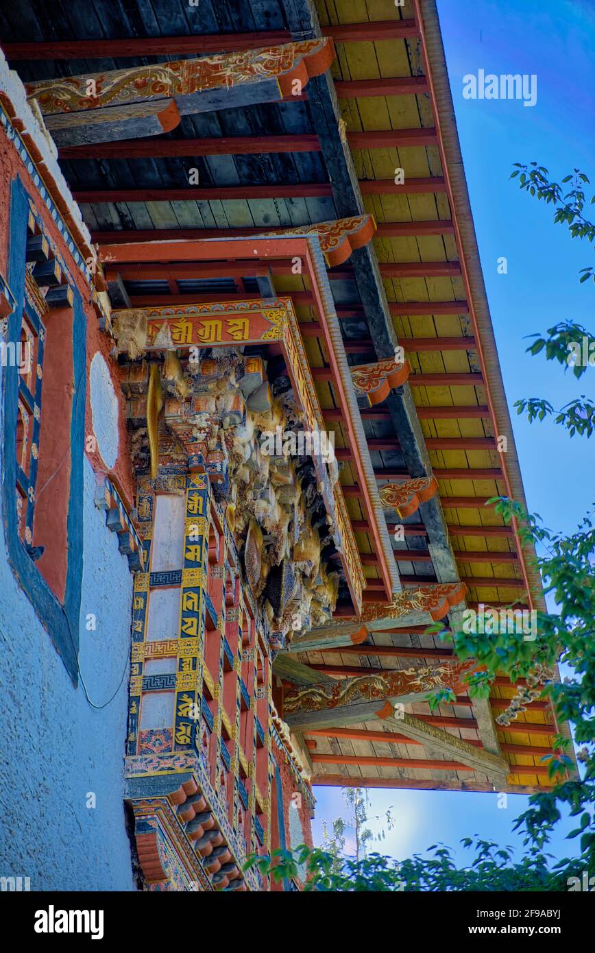 Il dzong fu costruito come una 'incarnazione dei valori buddisti' ed era uno dei 16 dzong costruiti dallo Zhabdrung durante il suo dominio dal 1594 al 1651. Foto Stock