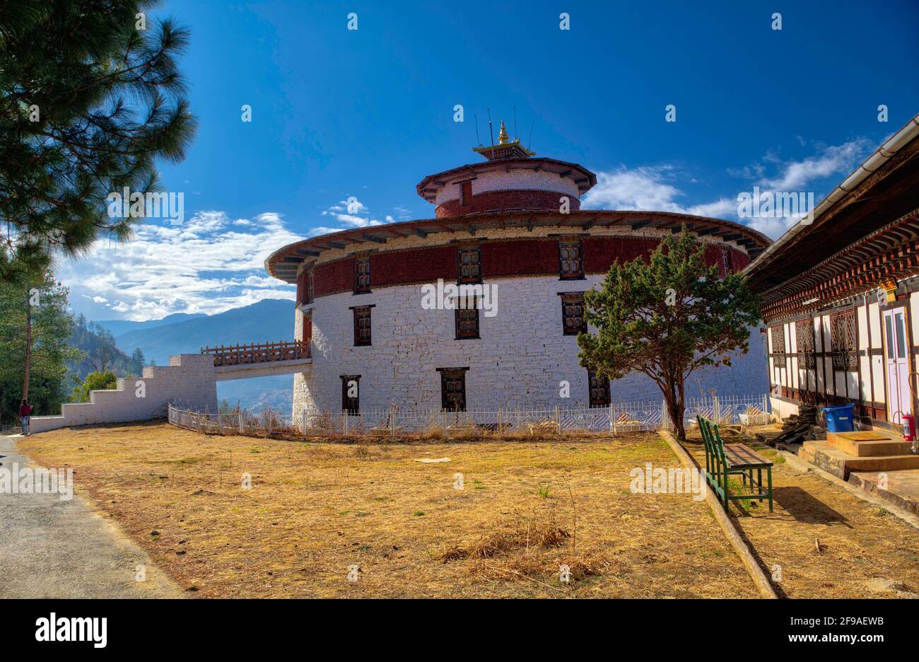 Fondato nel 1968, il Museo Nazionale del Bhutan di Ta Dzong a Paro ospita più di 3000 capolavori e opere d'arte. Queste opere ar Foto Stock