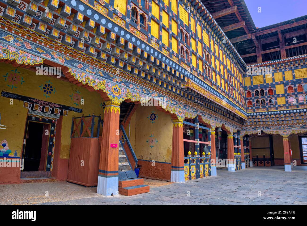 Qui potete anche gustare la squisita scultura in legno di colore dorato o nero. Il quartiere monastico è in grado di ospitare quasi 200 monaci presi un Foto Stock