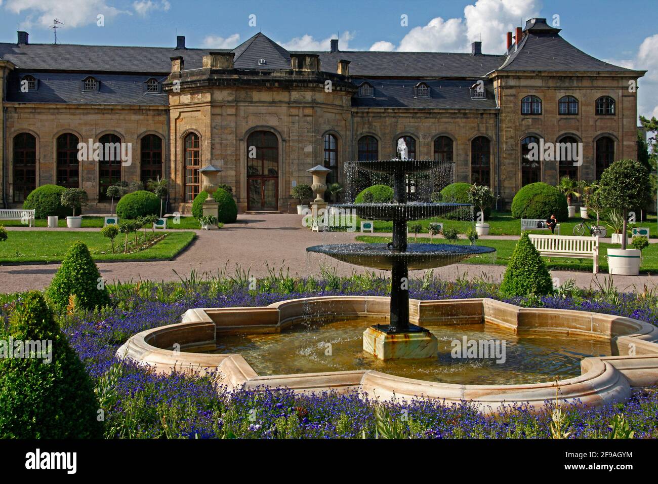 Giardini barocchi con fontana e orangeria, Palazzo Friedenstein, sede reale di Gotha, Turingia, Germania Foto Stock