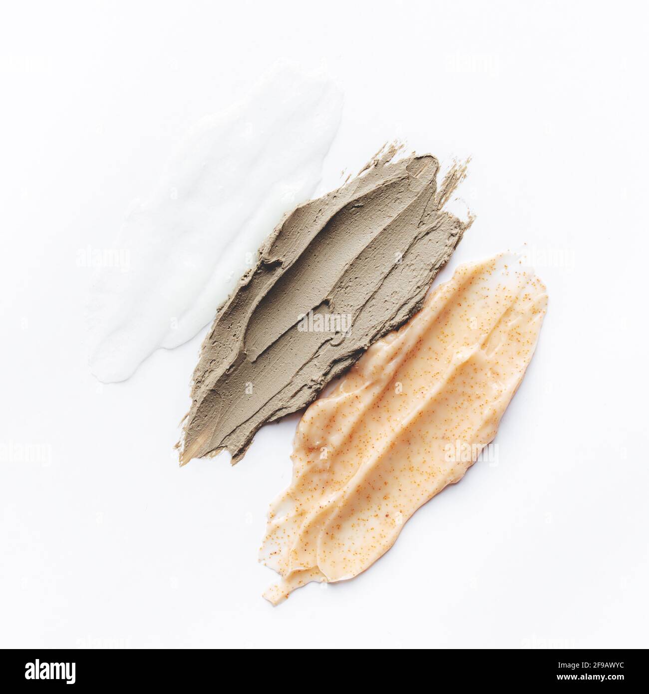 Texture da cosmetici. Scrub corpo diversi. Sbavature sul piano d'esame Foto Stock