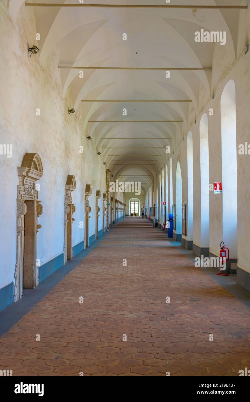 CATANIA, ITALIA, 27 APRILE 2017: Corridoio dell'Università di Catania che risiede nell'ex monastero di benedettini di san Nicolo, Sicilia, Italia Foto Stock