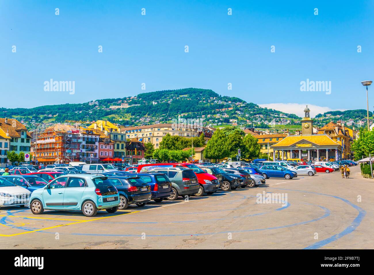 VEVEY, SVIZZERA, 18 LUGLIO 2017: Vista sulla piazza principale di Vevey durante una giornata estiva, in Svizzera Foto Stock