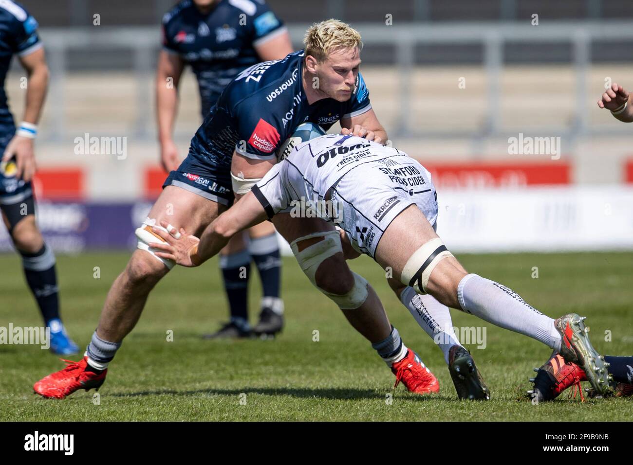 17 aprile 2021; AJ Bell Stadium, Salford, Lancashire, Inghilterra; Inglese Premiership Rugby, vendita squali contro Gloucester; JP du Preez di vendita squali è affrontato Foto Stock