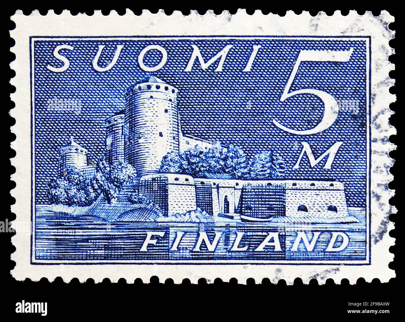 MOSCA, RUSSIA - 24 SETTEMBRE 2019: Francobollo stampato in Finlandia mostra Castello di Olavinlinna, 5 mk - finlandese markka, serie definitiva II, diverso Foto Stock