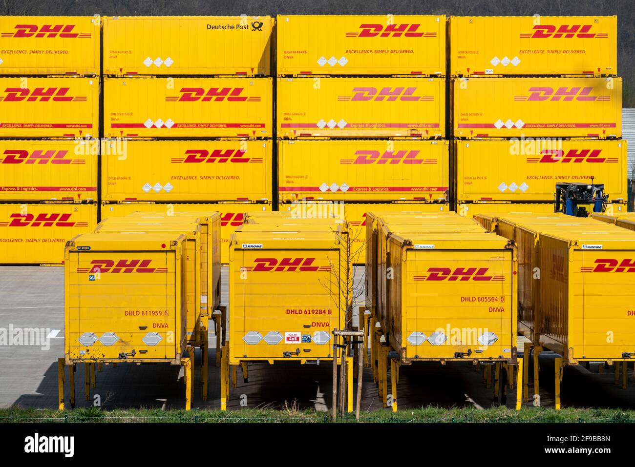 DHL, Deutsche Post, centro pacchi, magazzino per contenitori merci, Krefeld, NRW, Germania, Foto Stock