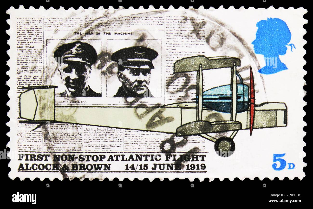 MOSCA, RUSSIA - 24 SETTEMBRE 2019: Francobollo stampato nel Regno Unito mostra pagina da Daily Mail, e Vickers FB-27 Vimy Aircraft, Anniversarie Foto Stock