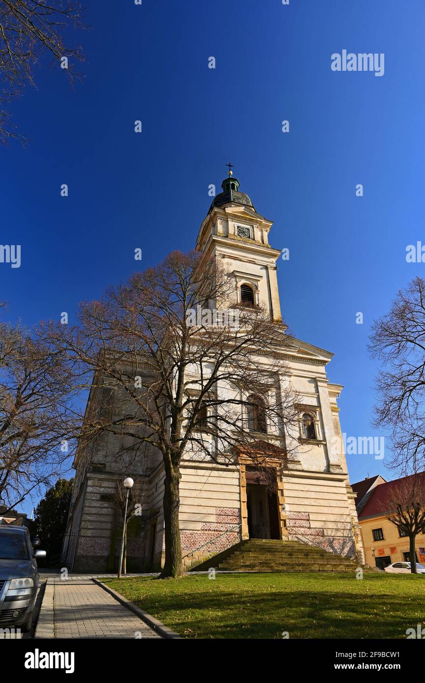 Bella vecchia chiesa di Pietro e Paolo. Dolni kounice - Moravia del Sud - Repubblica Ceca Foto Stock