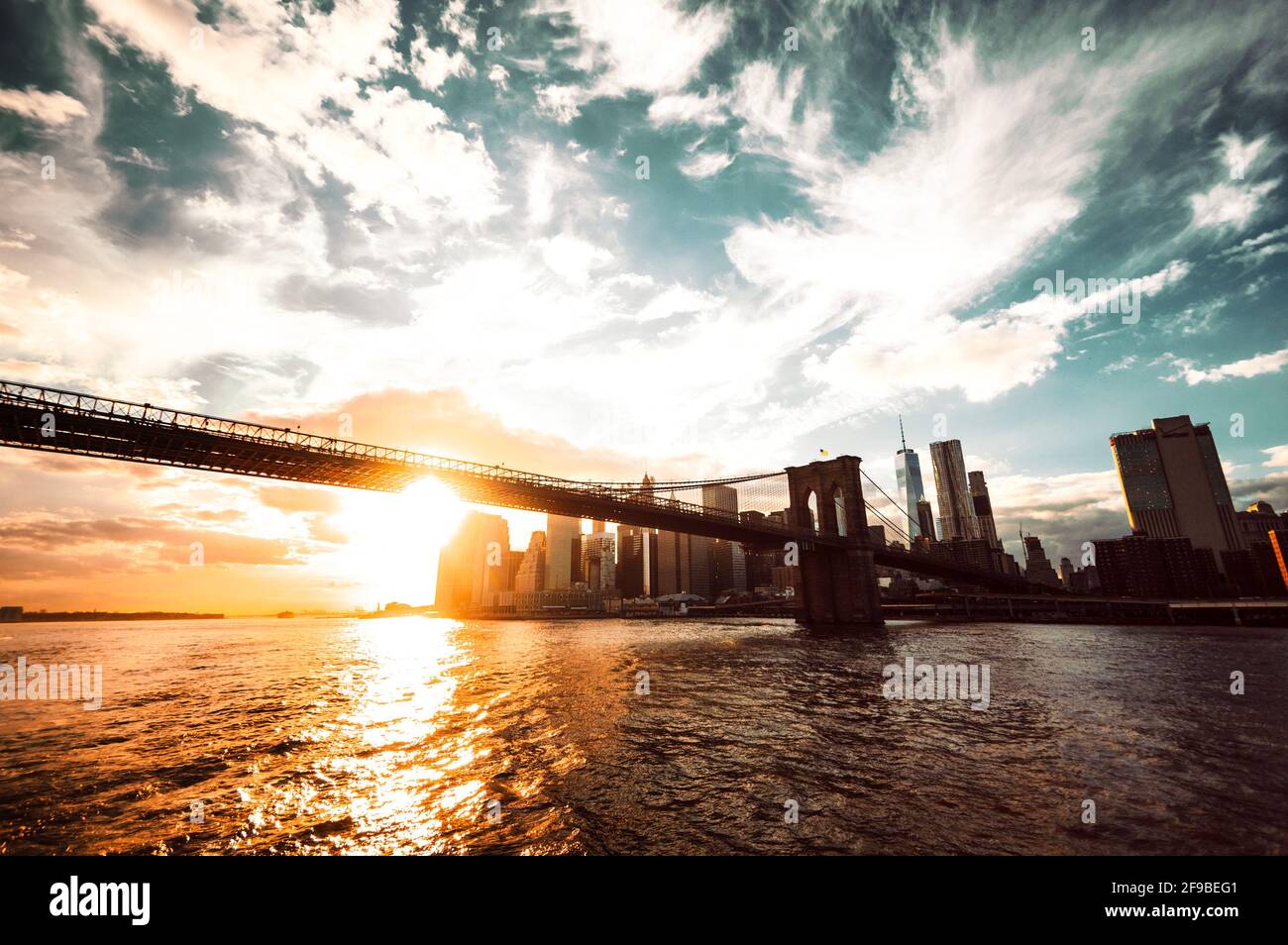 Panorama del Ponte di Brooklyn al tramonto - paesaggio di New York City Foto Stock