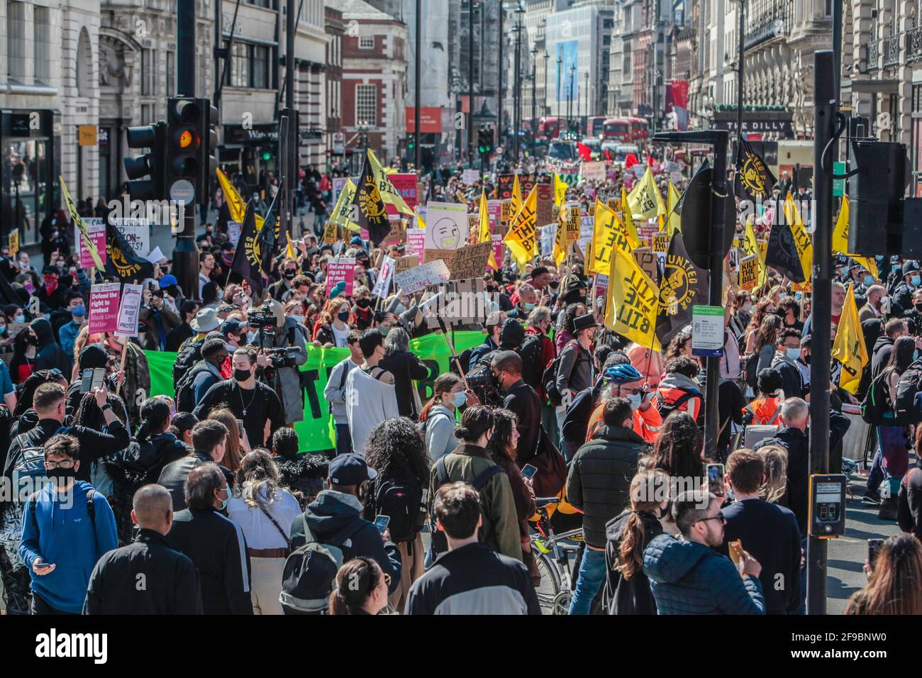 Londra UK 17 aprile 2021 si sono radunate grandi folle di manifestanti Ad Hyde Park Corner per protestare contro il disegno di legge della dimostrazione E Black Lives Matter protesty.Paul Quezada-Neiman/Alamy Live News Foto Stock