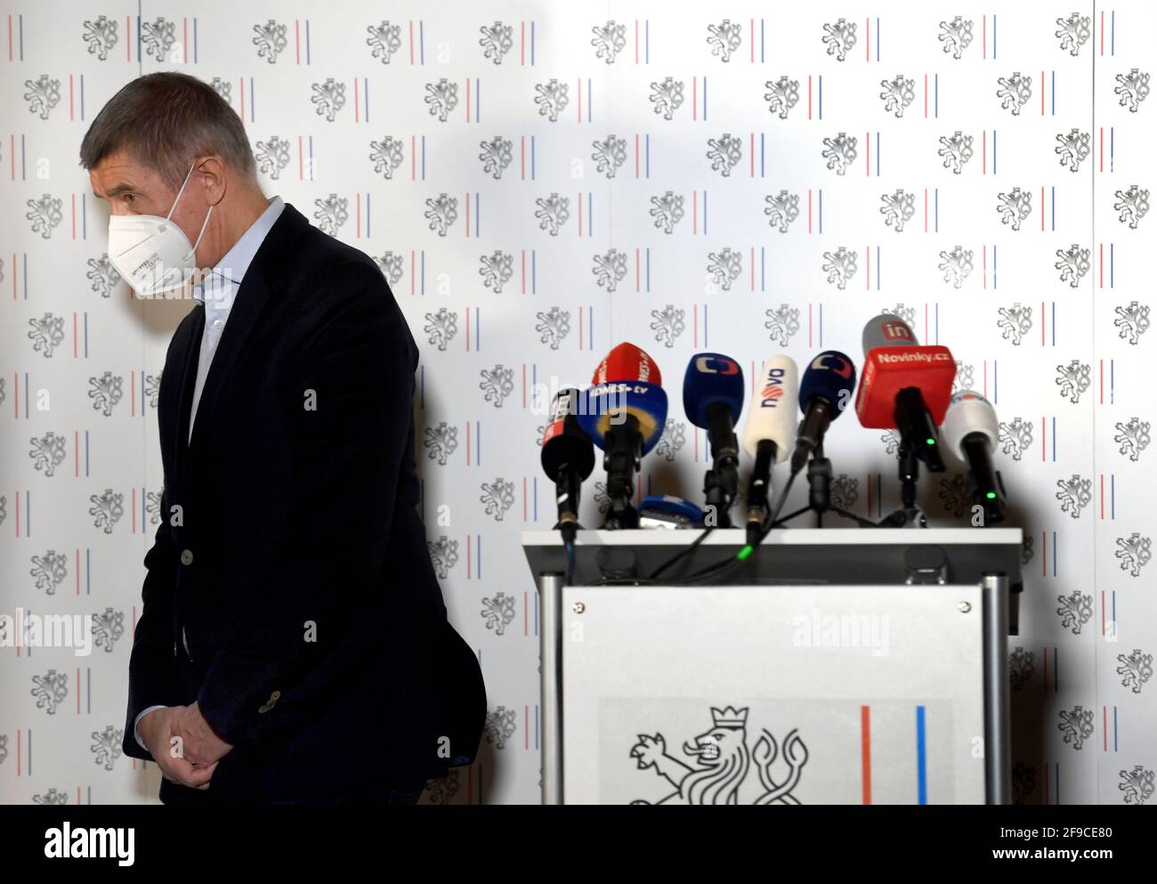 Praga, Repubblica Ceca. 17 Apr 2021. Il primo ministro ceco Andrej Babis parte dopo una conferenza stampa straordinaria tenutasi il 17 aprile 2021 presso il Ministero degli Affari Esteri ceco a Praga, Repubblica Ceca. Praga sta espellendo 18 ambasciate russe il personale identificato come membri dei servizi segreti russi, devono lasciare la Repubblica Ceca in 48 ore. I membri del servizio segreto russo sono stati coinvolti nell'esplosione del negozio di munizioni ceco Vrbetice, le forze di sicurezza ceche hanno scoperto, ha detto PM Babis. Credit: Michaela Rihova/CTK Photo/Alamy Live News Foto Stock