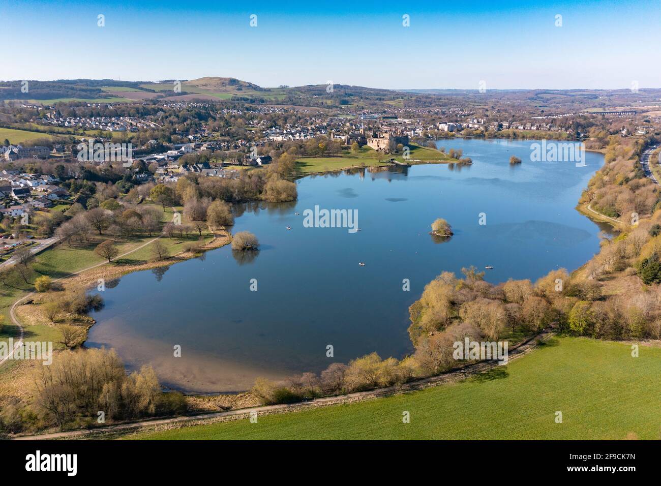 Vista aerea del lago di Linlithgow a West Lothian, Scozia, Regno Unito Foto Stock