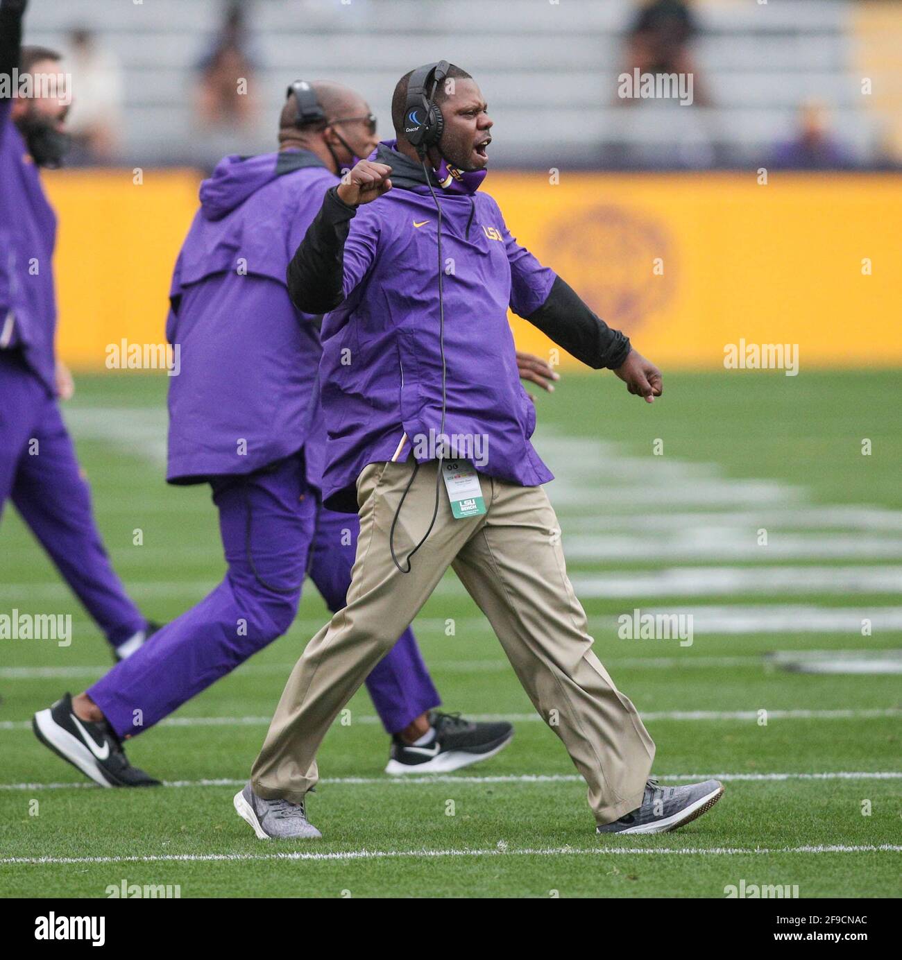 Baton Rouge, LOUISIANA, Stati Uniti. 17 Apr 2021. Il coordinatore difensivo del primo anno Daronte Jones festeggia dopo una sosta alla difesa durante il National L Club LSU Spring Game al Tiger Stadium di Baton Rouge, LOUISIANA. Jonathan Mailhes/CSM/Alamy Live News Foto Stock