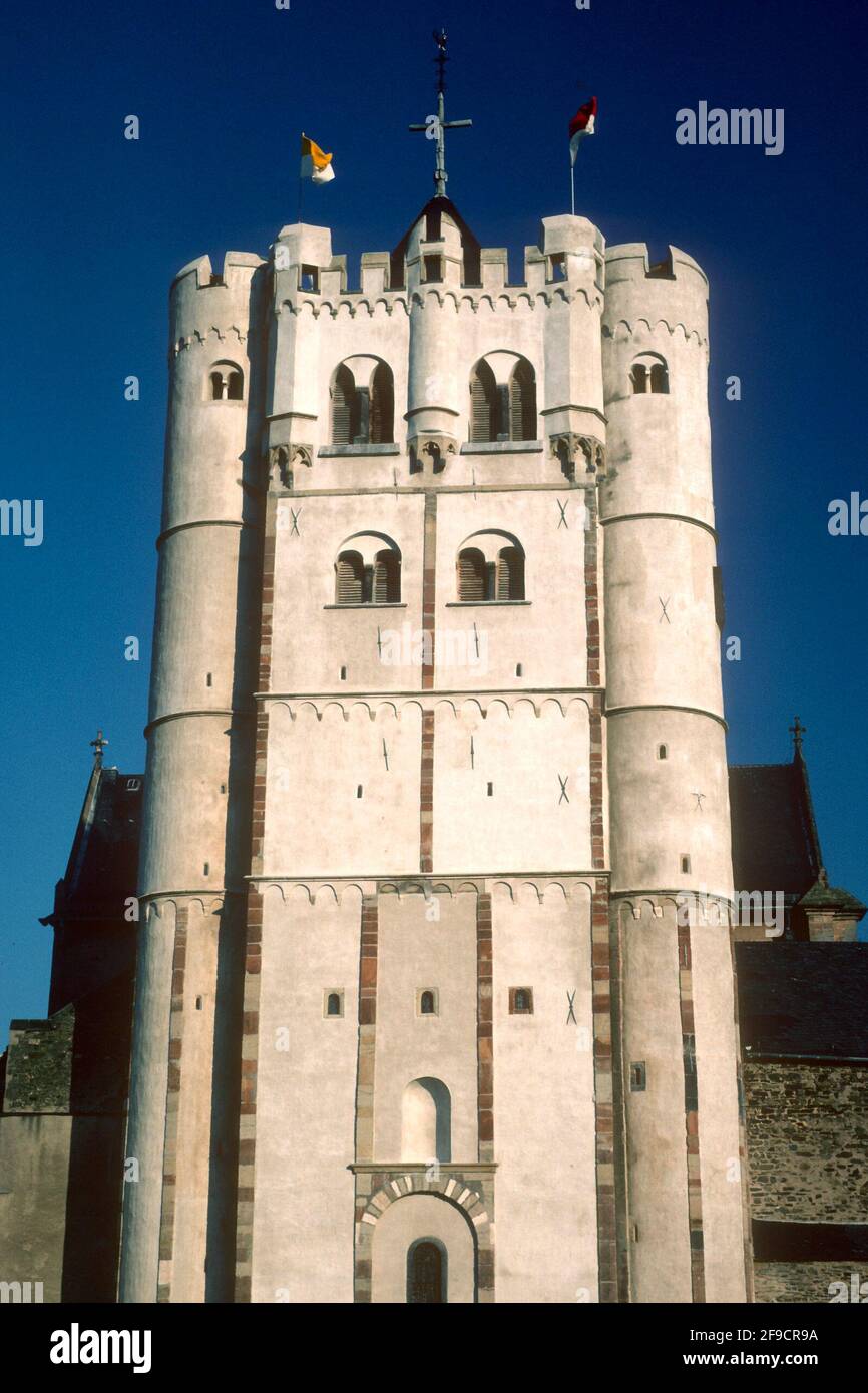 Chiesa monastica di San Martino e San Severo nel 1981, Münstermaifeld, Renania-Palatinato, Germania Foto Stock