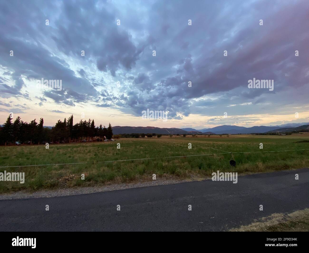 Tramonto nella città di Gerbe, nei Pirenei aragonesi. Huesca, Spagna. Vista Foto Stock